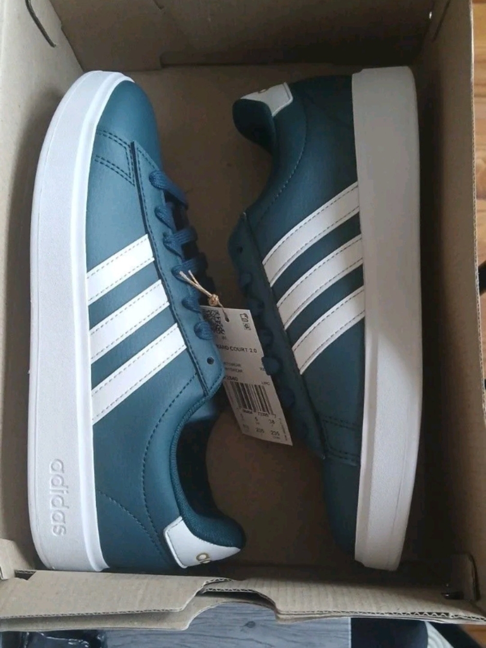 6.5w adidas Grand Court 2.0 Sneaker - Teal & White